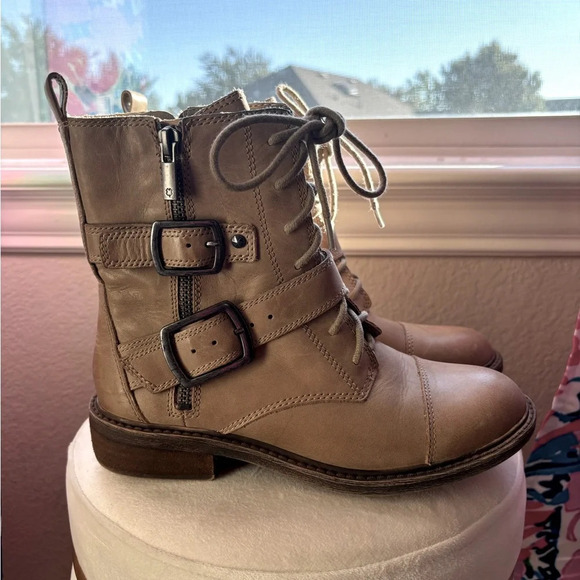 NWOT Lucky Brand Nolan Beige Combat Boots - Picture 1 of 11